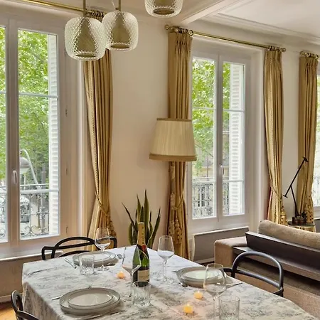 Charming French Style With Eiffel Tower View Prime Location Near Attractions Appartamento