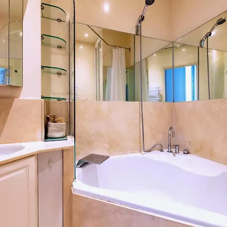 Appartamento Charming French Style With Eiffel Tower View Prime Location Near Attractions Parigi