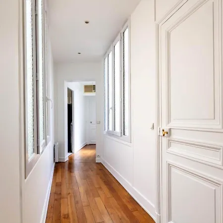 Charming French Style With Eiffel Tower View Prime Location Near Attractions Parigi