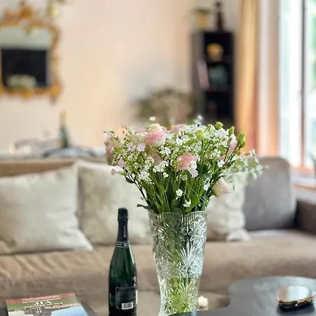 Charming French Style With Eiffel Tower View Prime Location Near Attractions Appartamento
