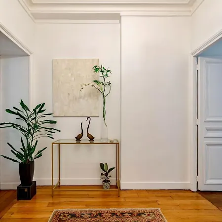 Charming French Style With Eiffel Tower View Prime Location Near Attractions Parigi
